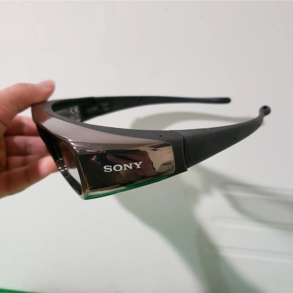 Sony TDG-BR100 3D Glasses (x2) NIB Tag has not been pulled from batteries yet - Picture 2 of 9